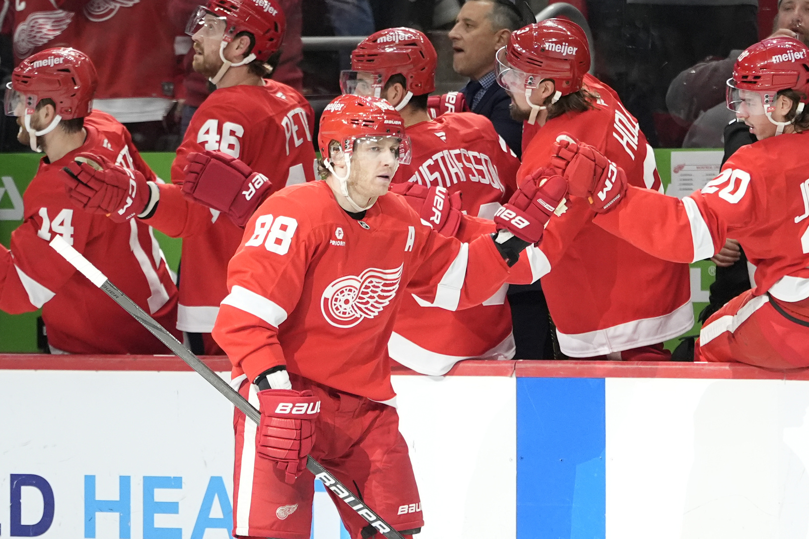 Patrick Kane (88) oslavuje