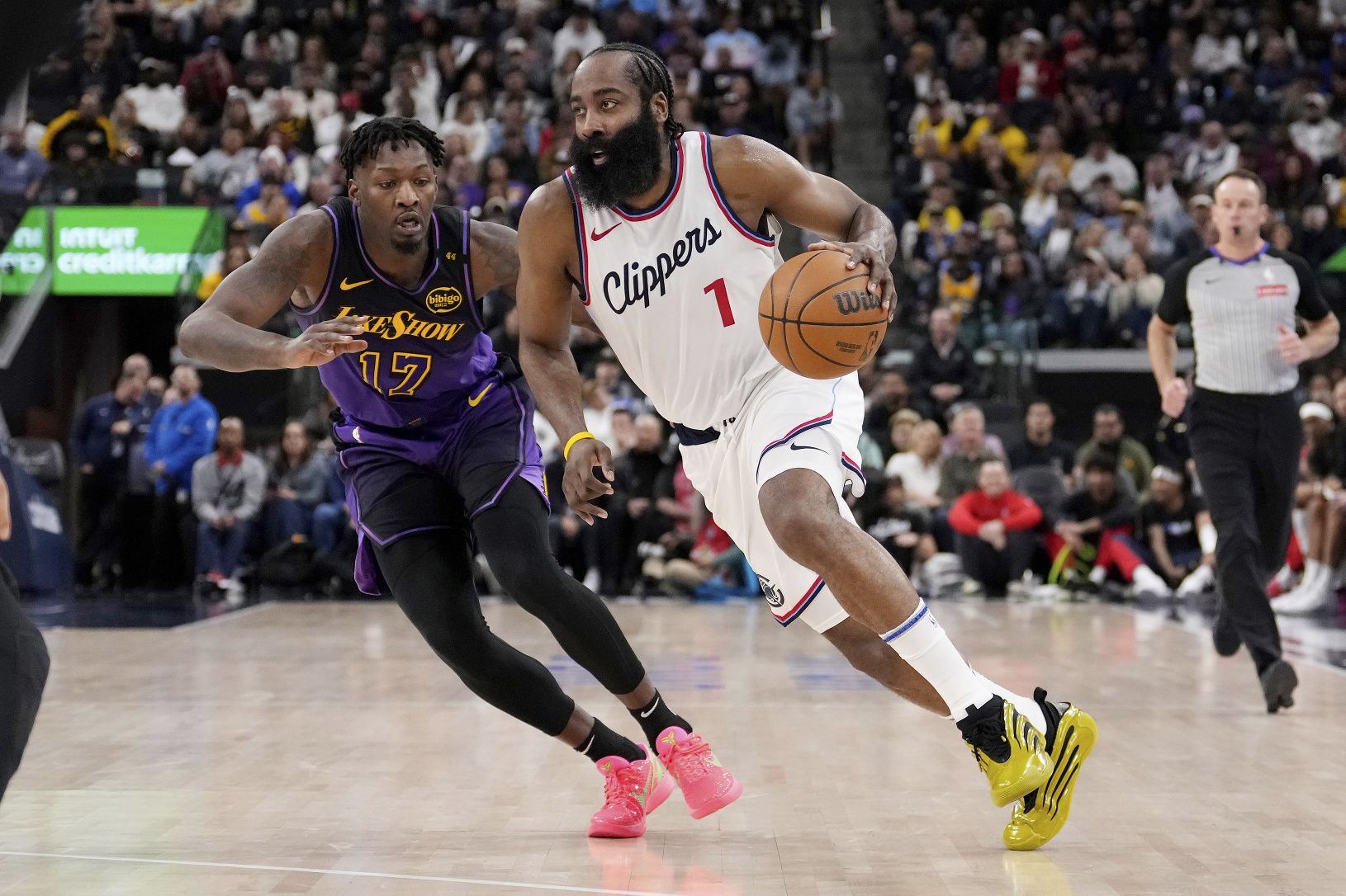 James Harden prechádza do