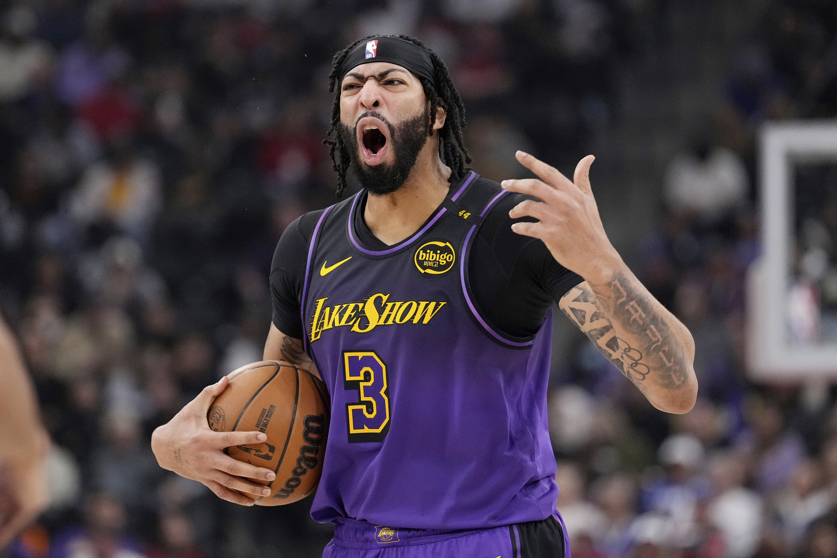 Pivot Lakers Anthony Davis