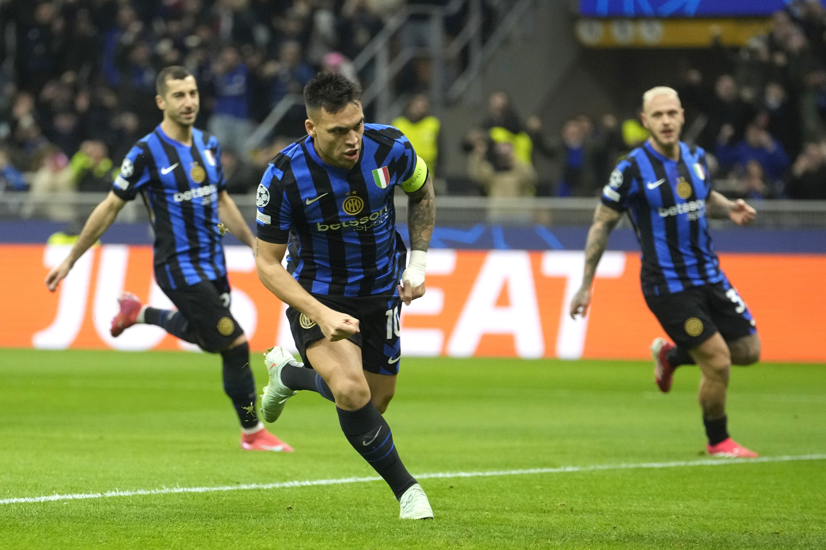  Lautaro Martínez a