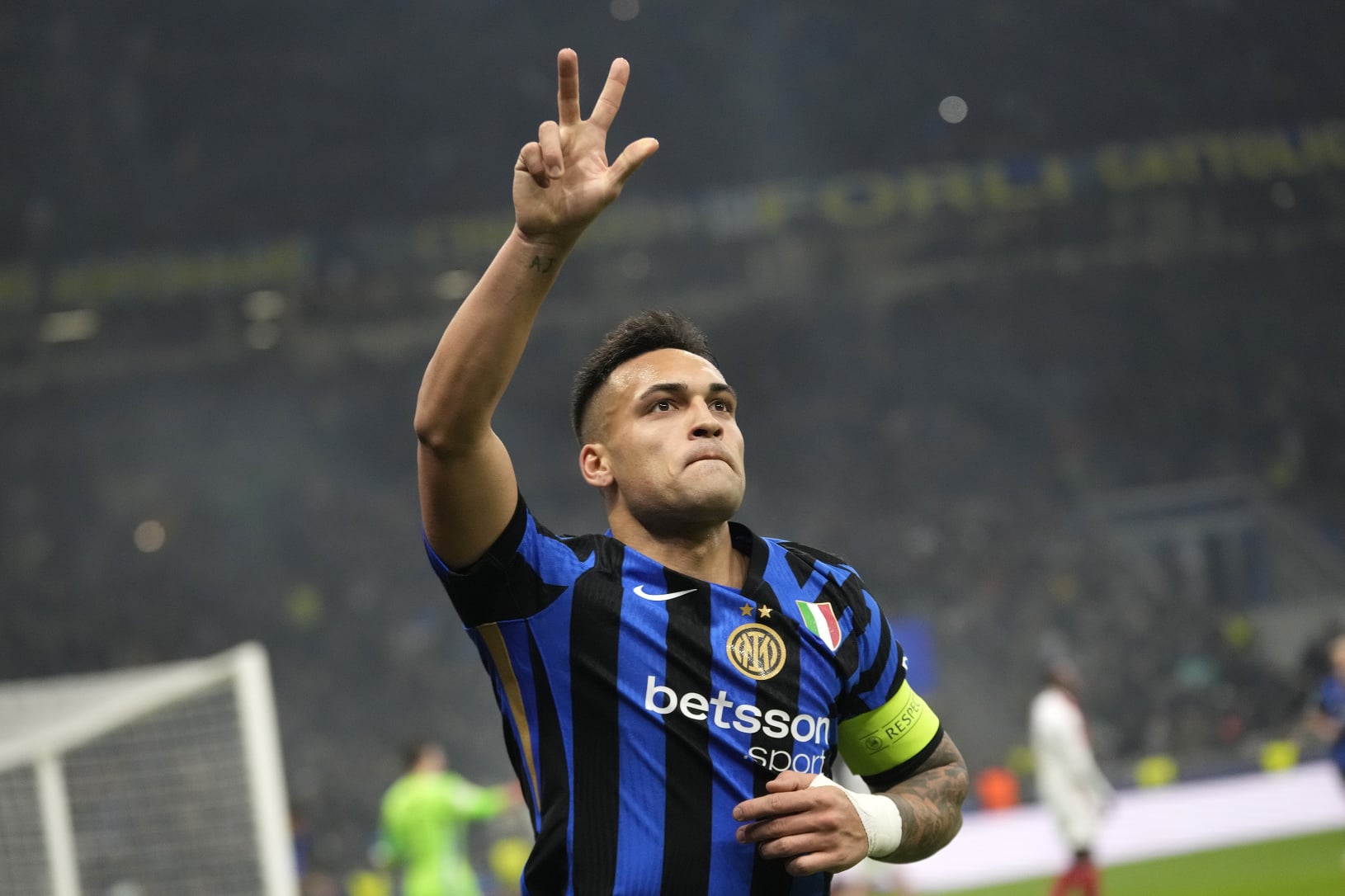  Lautaro Martínez a