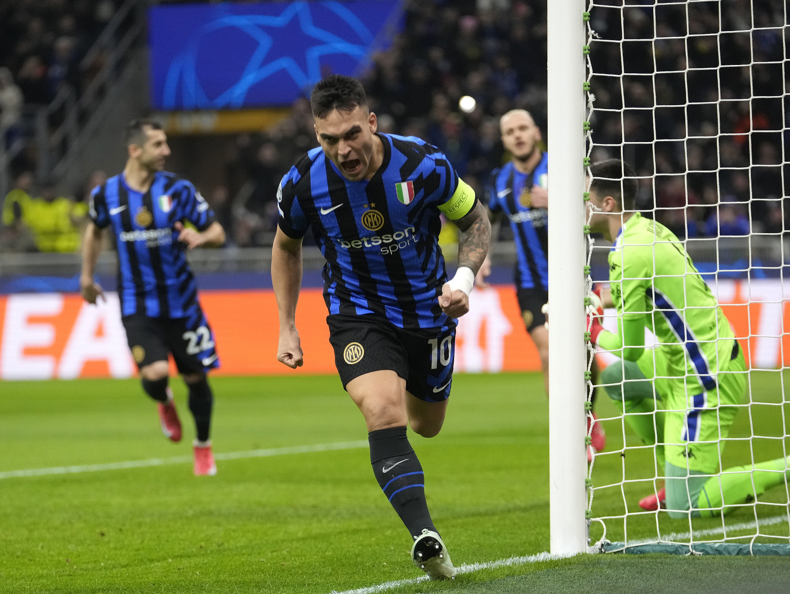  Lautaro Martínez a