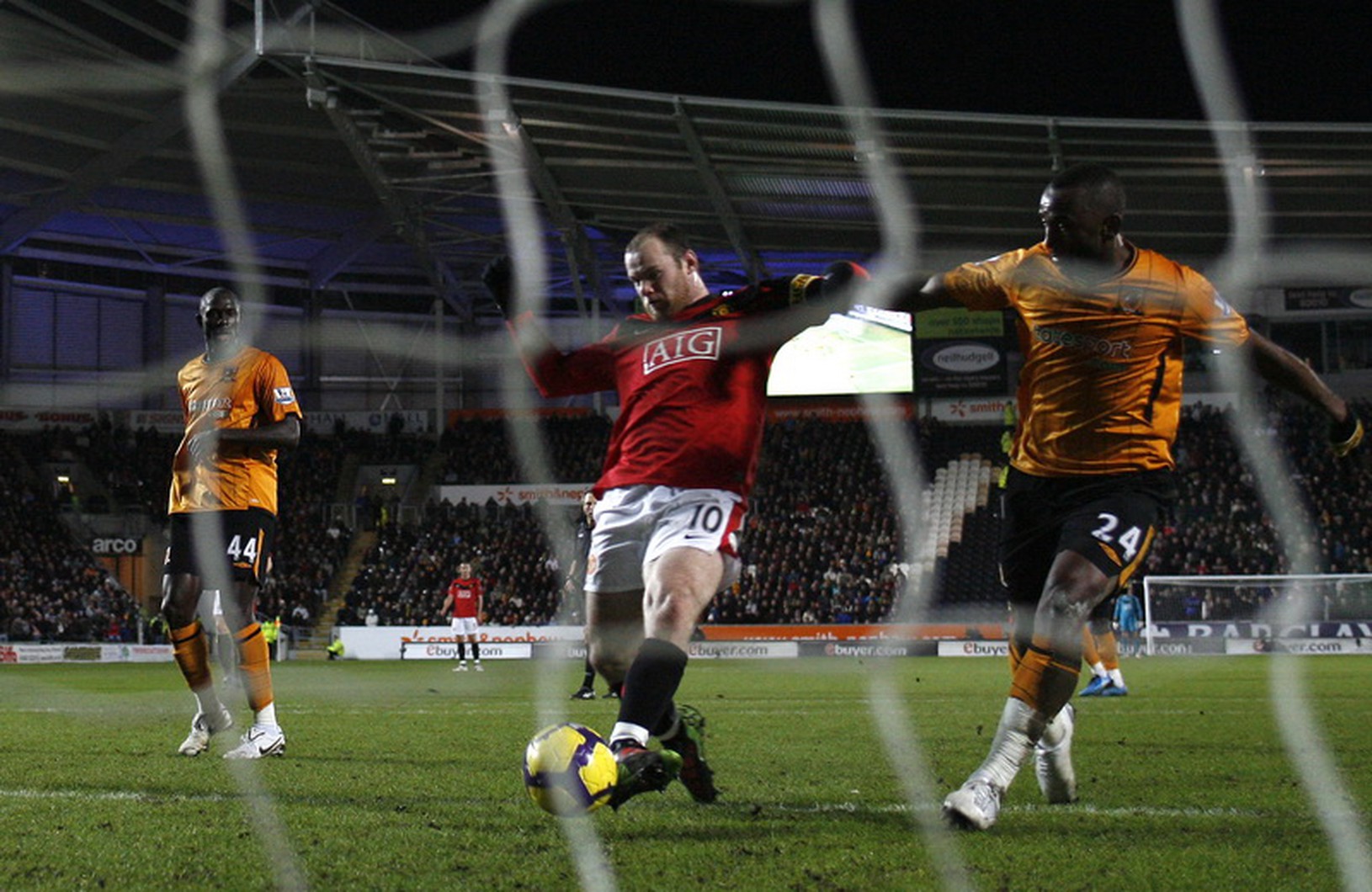 Wayne Rooney strieľa gól