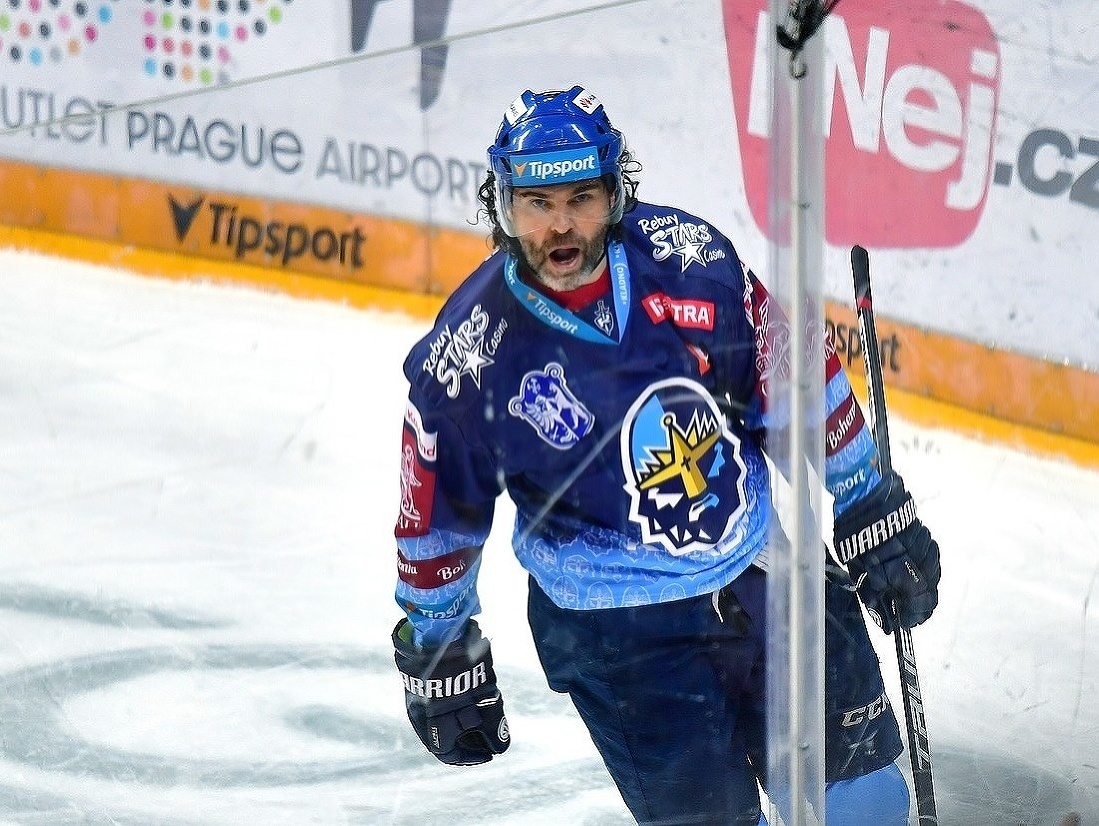 Jaromír Jágr roztlieskal tribúny