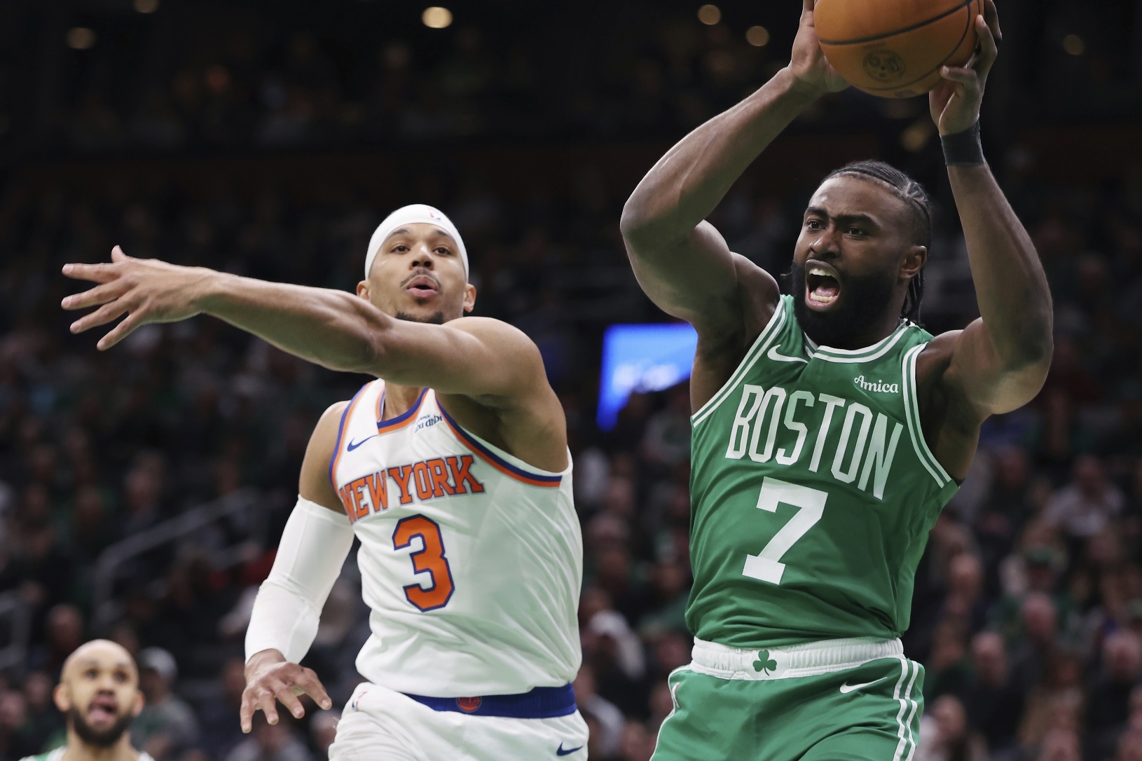 Jaylen Brown (vpravo) a