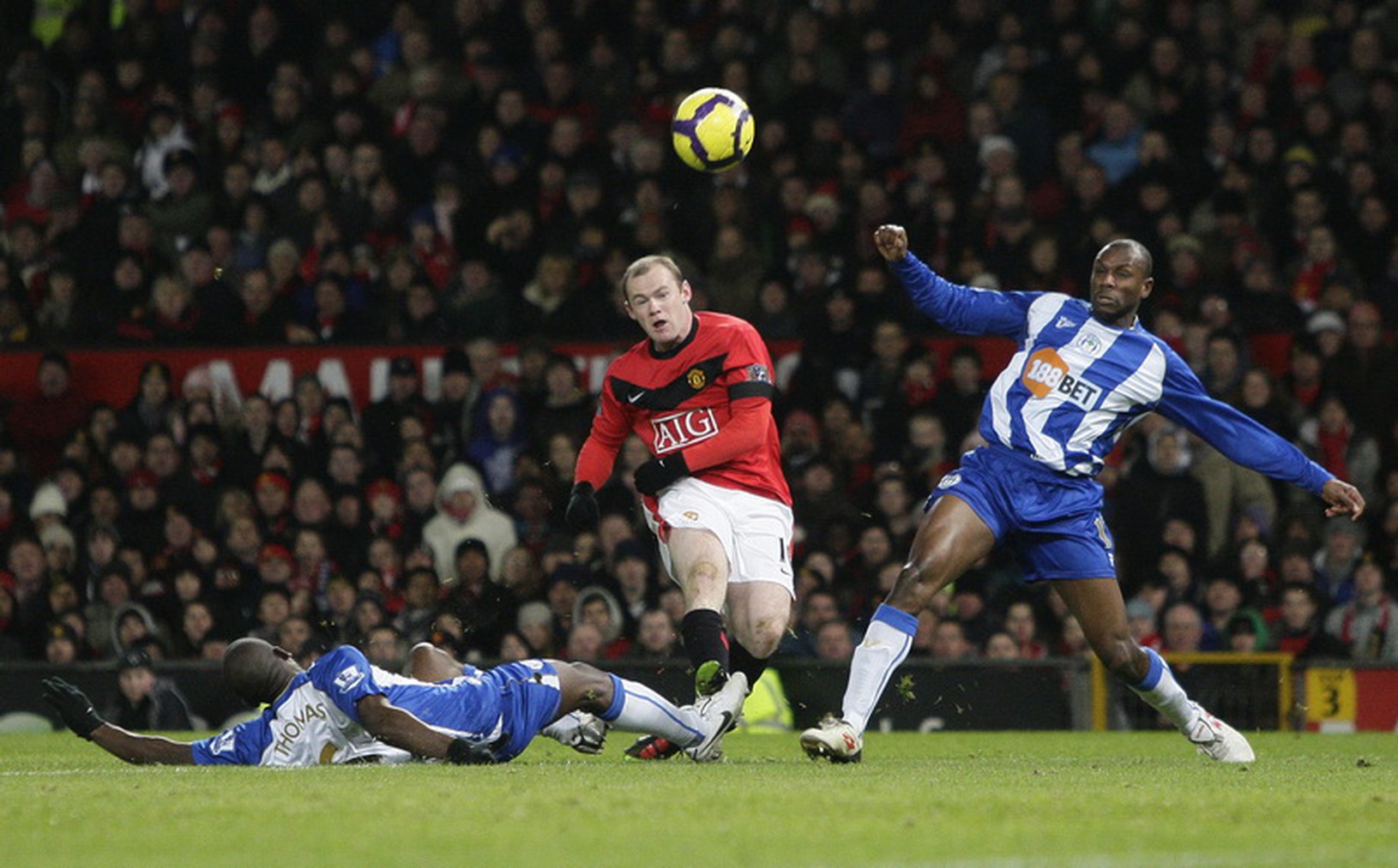 Wayne Rooney medzi hráčmi