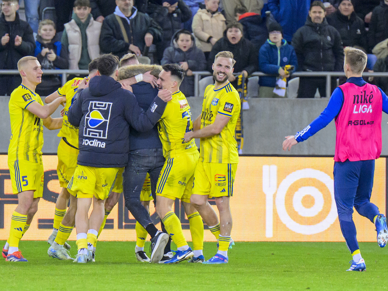Na snímke radosť futbalistov