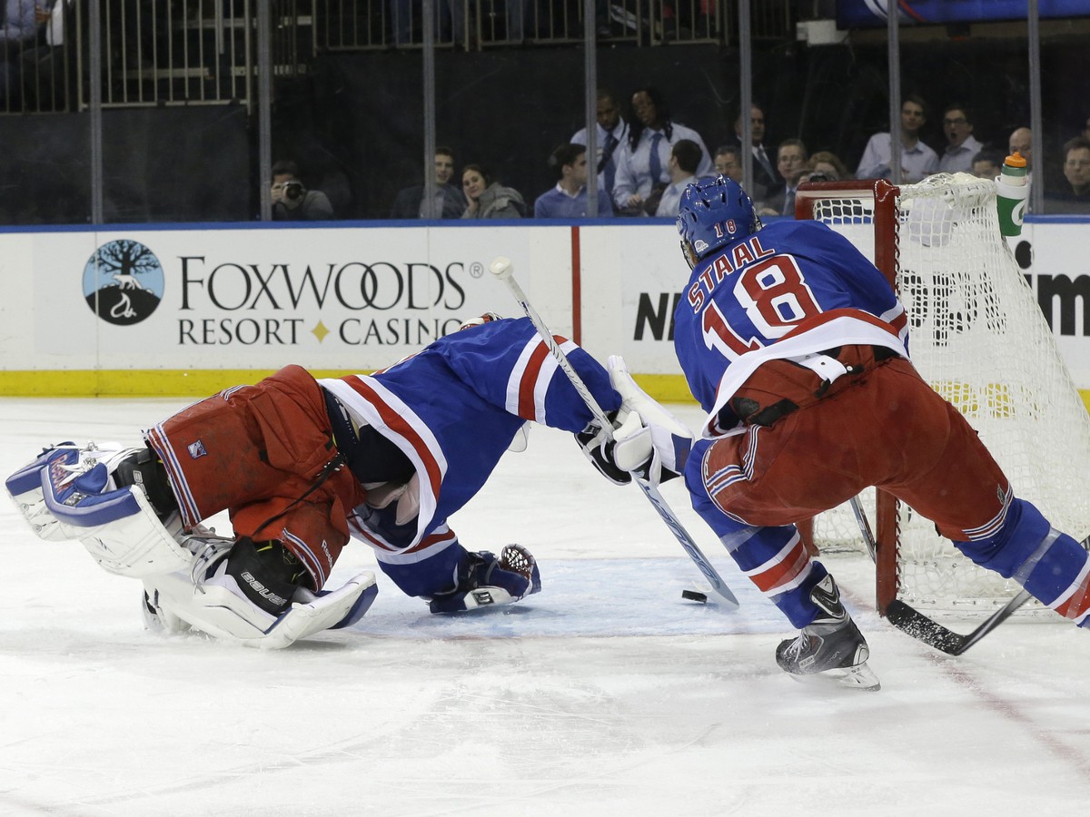 Marc Staal (18) a