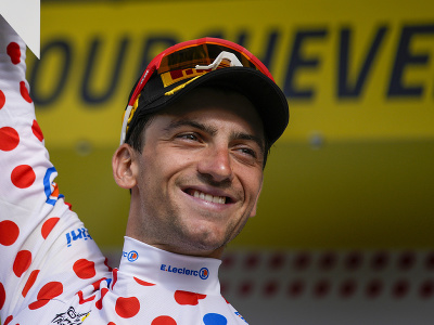 Giulio Ciccone v bodkovanom drese po 17. etape Tour