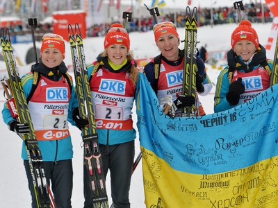 Víťazná ukrajinská štafeta zľava: Vaľ Semerenková, Julia Džimová, Olena Pidrušná a Vita Semerenková