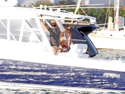 Enrique Iglesias a Anna Kurnikovová na výletnej plavbe aj so svojím psom