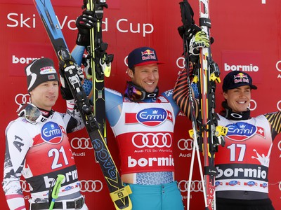 Hannes Reichelt, Aksel Lund Svindal a Erik Guay na stupni víťazov