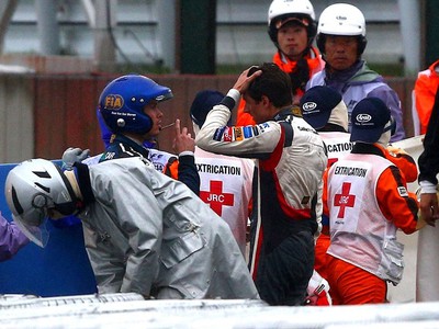 Jules Bianchi utrpel pri havárii počas nedeľňajšej VC Japonska ťažké zranenia hlavy a je v kritickom stave