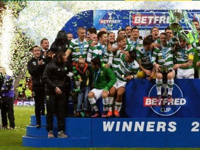 Futbalisti Celticu Glasgow získali jubilejnú stú trofej