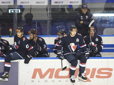 Pohľad na lavičku hokejistov HC Slovan Bratislava