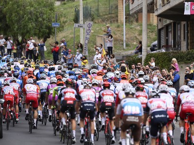 Cyklisti počas 3. etapy Giro d'Italia