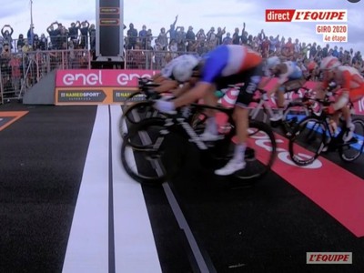 Tesný finiš 4. etapy Giro d'Italia