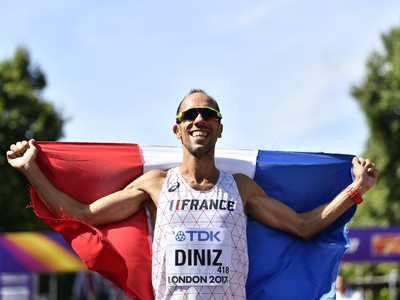 Francúzsky chodecký veterán Yohann Diniz sa stal suverénnym víťazom pretekov na 50 km