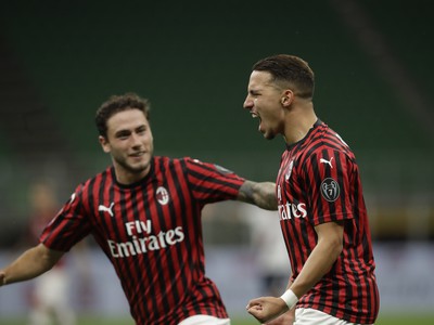 Hráči AC Miláno oslavujú gól