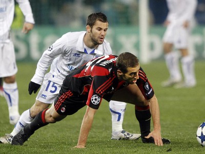 Frederic Sammaritano a Mathieu Flamini v súboji