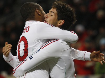 Robinho sa raduje s Patom