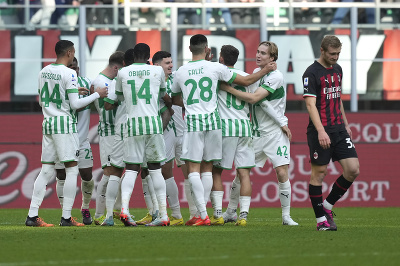 Hráči Sassuola oslavujú gól