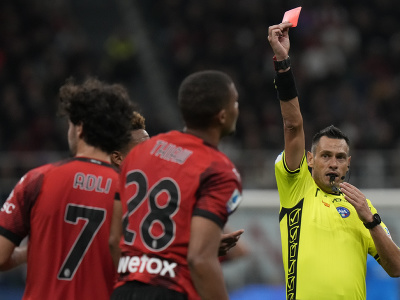 Malick Thiaw z AC Milána obdržal červenú kartu