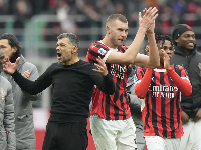 Sergio Conceicao a hráči AC Miláno sa tešia po triumfe