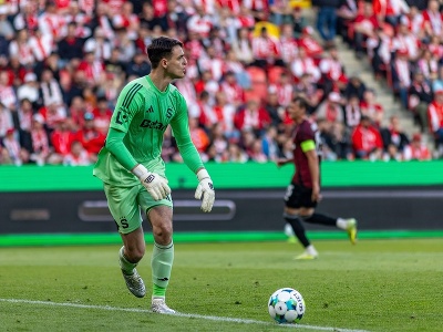 Slovenský brankár Jakub Surovčík