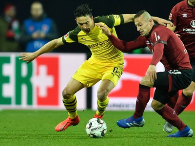 Adam Zreľák (vľavo) v zápase proti Dortmundu