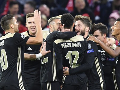Futbalisti Ajaxu sa tešia po strelení gólu