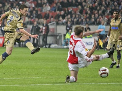 Toby Alderweireld v obrannom zákroku
