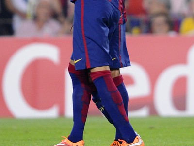 Neymar a Jordi Alba oslavujú gól Barcelony
