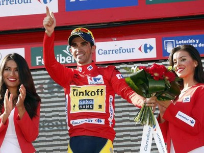 Alberto Contador v červenom tričku