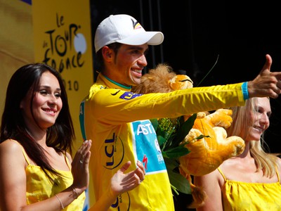 Alberto Contador je celkovým