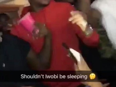 Alex Iwobi sa v nočnom klube zabával do neskorých ranných hodín