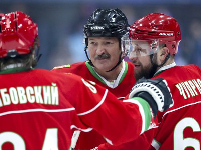 Hokejovým priaznivcom je aj bieloruský prezident Alexander Lukašenko