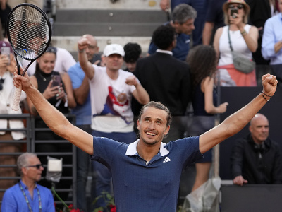 Alexander Zverev oslavuje celkový triumf na turnaji v Ríme
