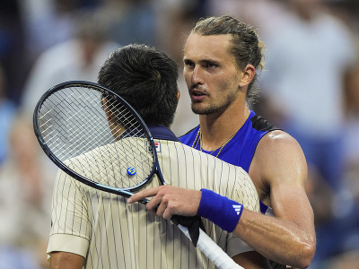 Nemecký tenista Alexander Zverev a Američan Brandon Nakashima