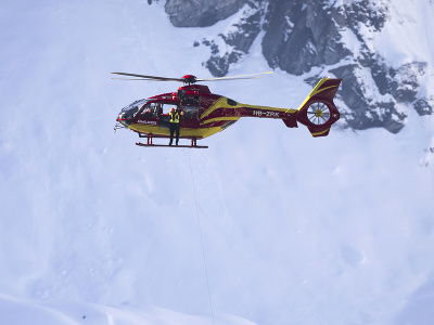 Francúz Alexis Pinturault bol počas super-G prevezený vrtuľníkom do nemocnice
