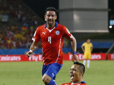  Alexis Sanchez oslavuje strelený gól