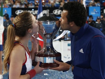 Alize Cornetová a Jo-Wilfried Tsonga bozkávajú Hopmanov pohár