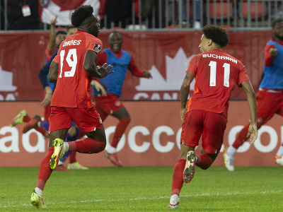 Talentovaný Alphonso Davies oslavuje gól v drese Kanady