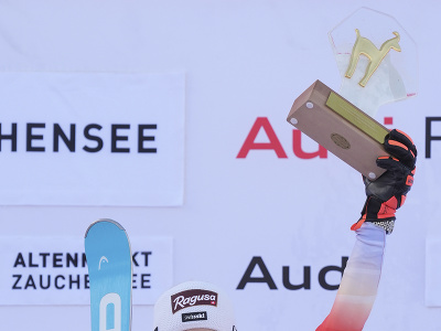 Švajčiarska lyžiarka Lara Gutová-Behramiová oslavuje víťazstvo v super-G Svetového pohára v rakúskom stredisku Altenmarkt-Zauchensee
