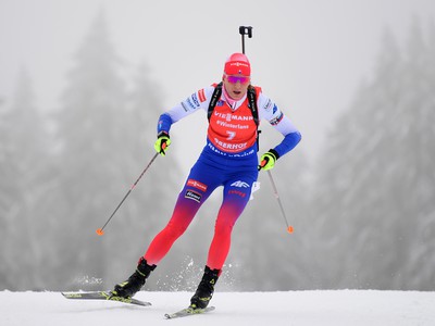 Slovenka Anastasia Kuzminová  sa raduje v cieli z druhého miesta v stíhacích pretekoch