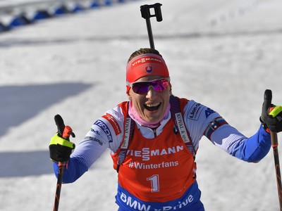 Na snímke víťazná slovenská reprezentantka Anastasia Kuzminová v cieli v stíhacích pretekoch žien