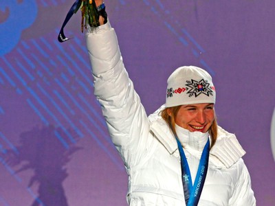 Anastasia Kuzminová sa teší zo zisku striebornej medaily