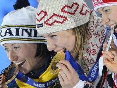 Anastasia Kuzminová si slávnostne prevzala druhú zlatú olympijskú medailu