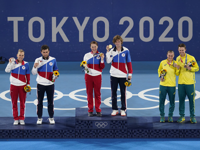 Ruskí tenisti Andrej Rubľov s Anastasiou Pavľučenkovovou získali na OH 2020 v Tokiu zlaté medaily v miešanej štvorhre.