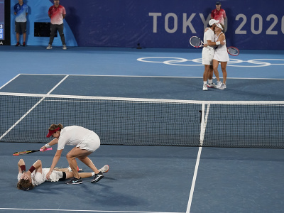 Ruskí tenisti Andrej Rubľov s Anastasiou Pavľučenkovovou získali na OH 2020 v Tokiu zlaté medaily v miešanej štvorhre.